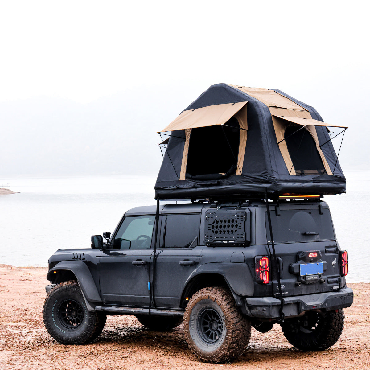 Foldable 2-3 People Amphibious Inflatable Car Roof Top Tent for camping Outdoor Glamping Camping Tent for SUV,Truck( Without Ladder, Two-tone Style, Khaki & Black)