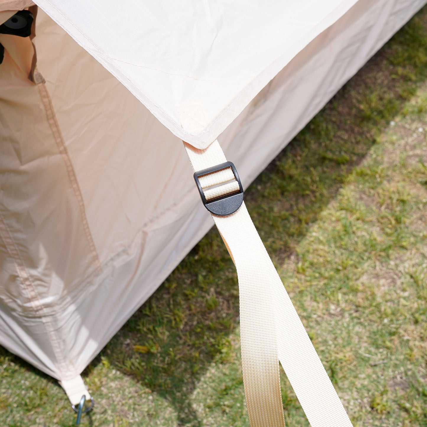 Inflatable Camping Tents with Hand Pump, Air Glamping Tents, Easy Setup Waterproof and Windproof Blow up Tent, 4 Seasons Oxford Cabin Tent with Mesh & Chimney Window.   WL